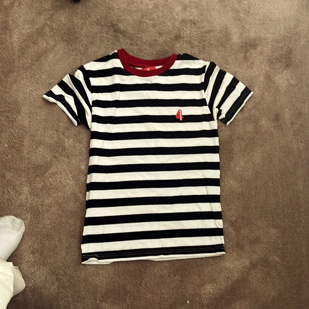 4 hundred shirt for sale ! great condition and basically new